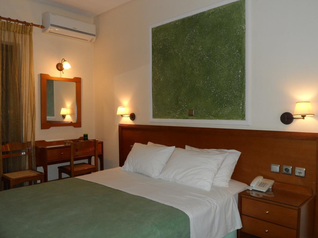 Hotel Prigipikon Suites And Sofites Loutra Ipatis Exterior foto