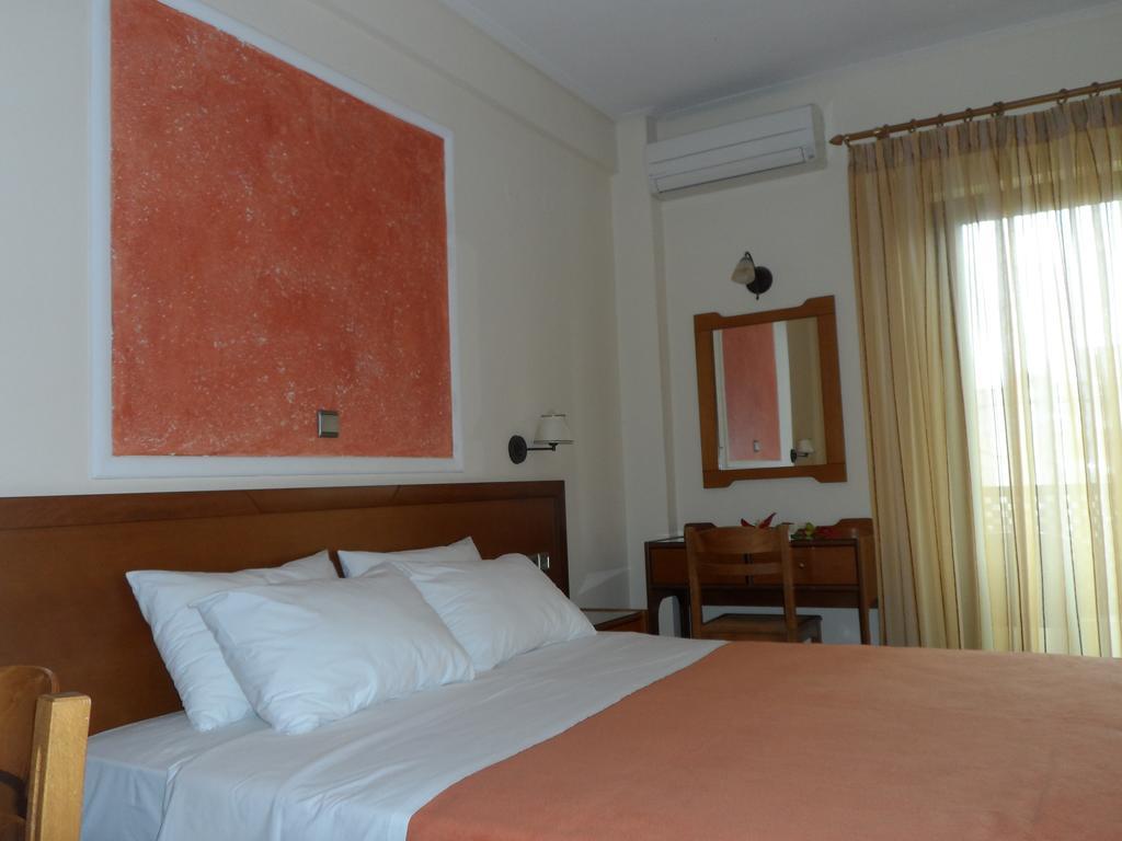 Hotel Prigipikon Suites And Sofites Loutra Ipatis Exterior foto