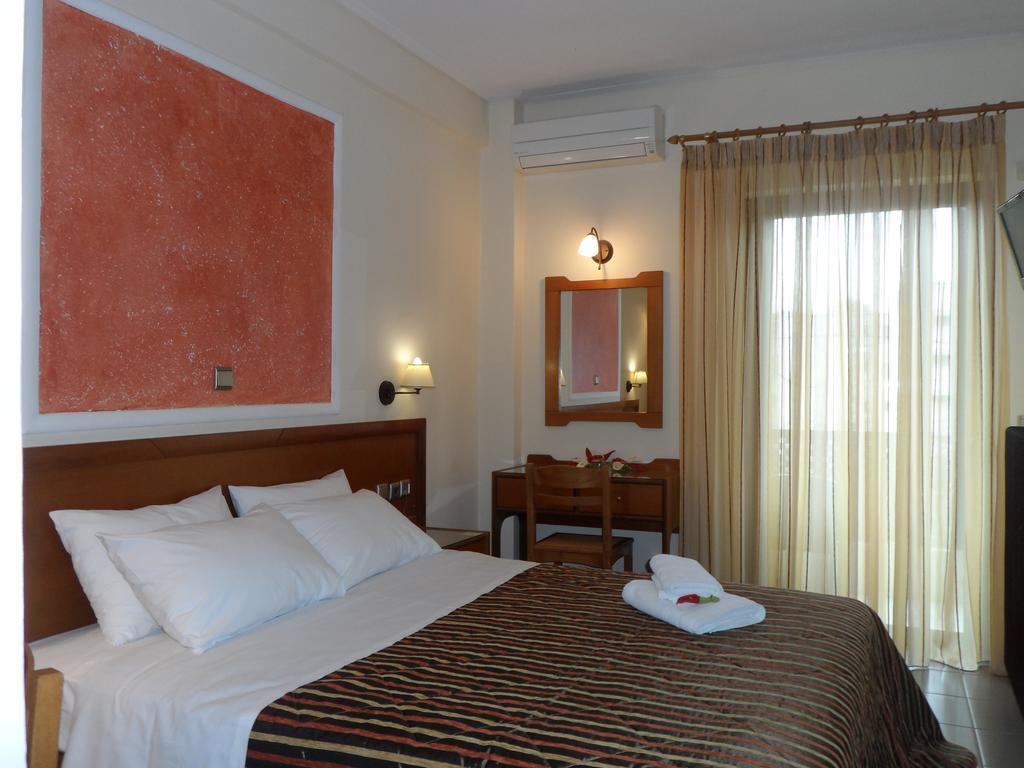 Hotel Prigipikon Suites And Sofites Loutra Ipatis Exterior foto