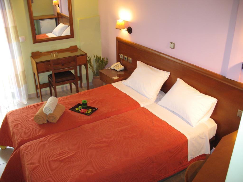 Hotel Prigipikon Suites And Sofites Loutra Ipatis Exterior foto