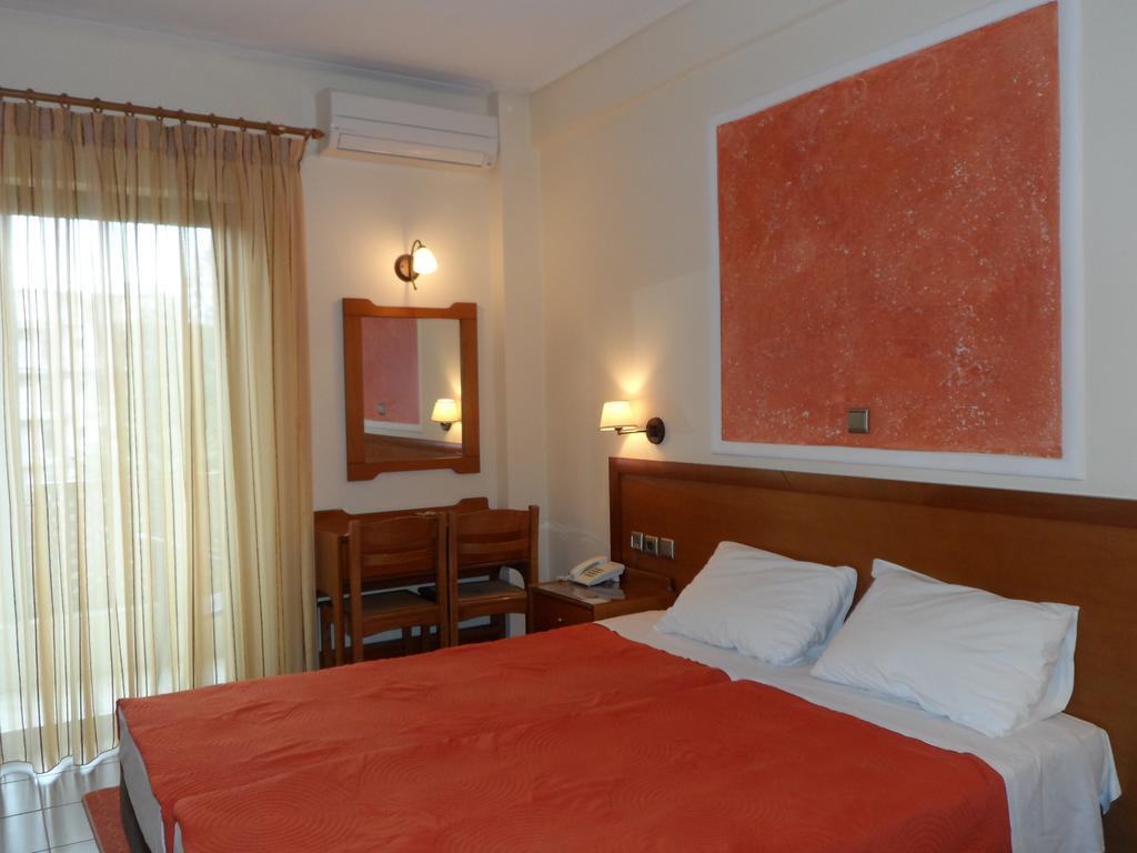 Hotel Prigipikon Suites And Sofites Loutra Ipatis Exterior foto