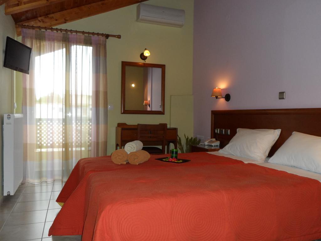 Hotel Prigipikon Suites And Sofites Loutra Ipatis Exterior foto