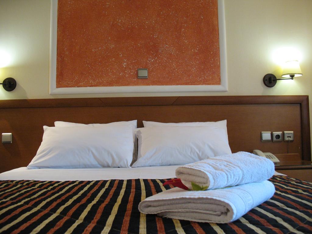 Hotel Prigipikon Suites And Sofites Loutra Ipatis Exterior foto
