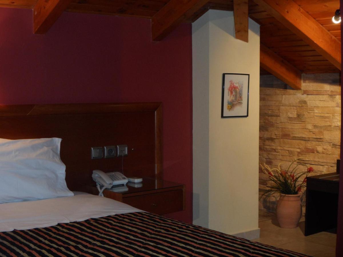 Hotel Prigipikon Suites And Sofites Loutra Ipatis Exterior foto