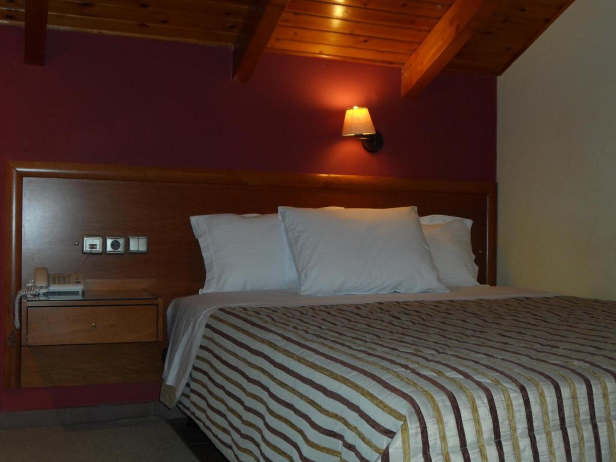 Hotel Prigipikon Suites And Sofites Loutra Ipatis Exterior foto