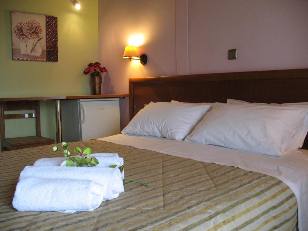 Hotel Prigipikon Suites And Sofites Loutra Ipatis Exterior foto