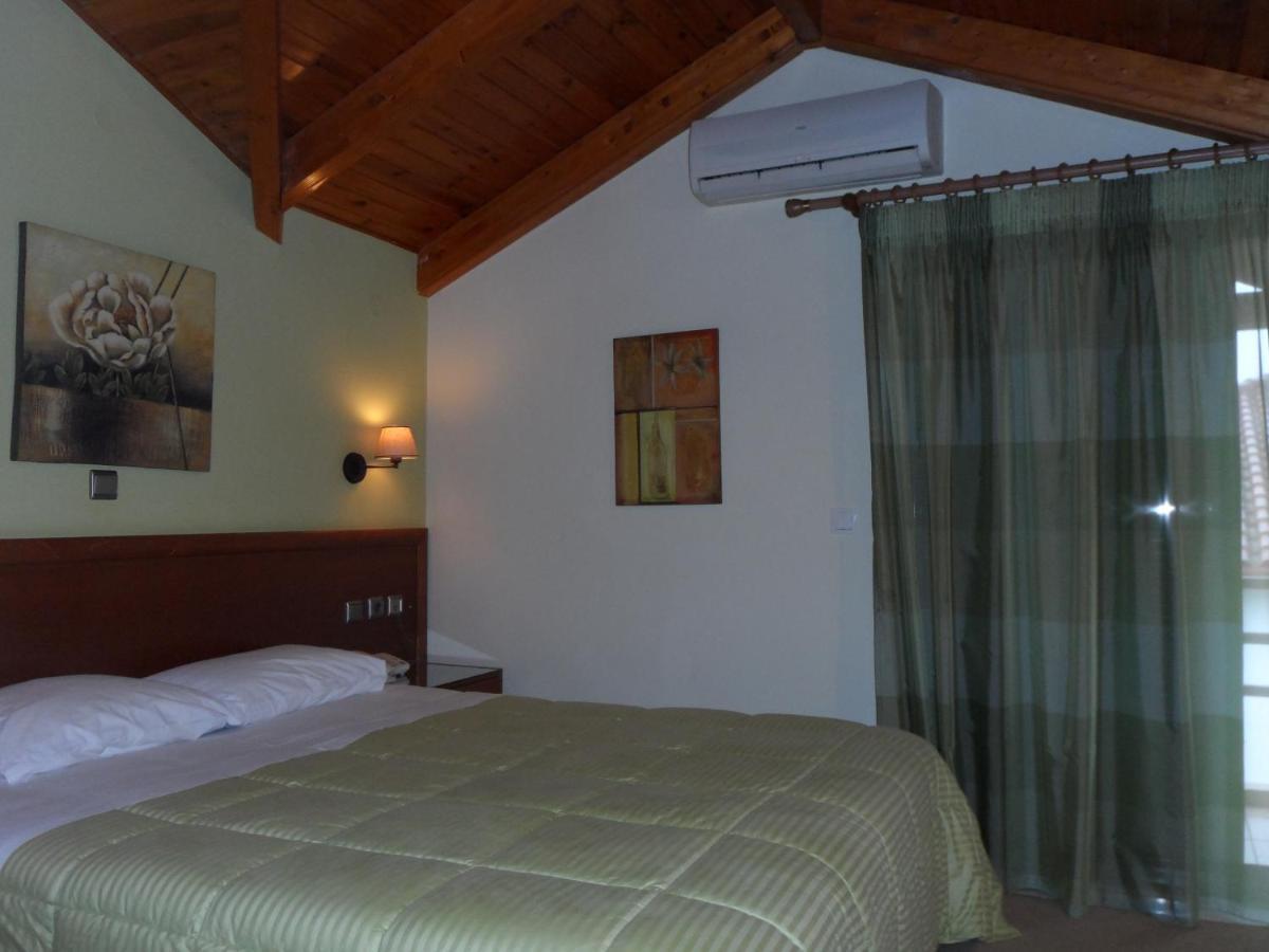 Hotel Prigipikon Suites And Sofites Loutra Ipatis Exterior foto