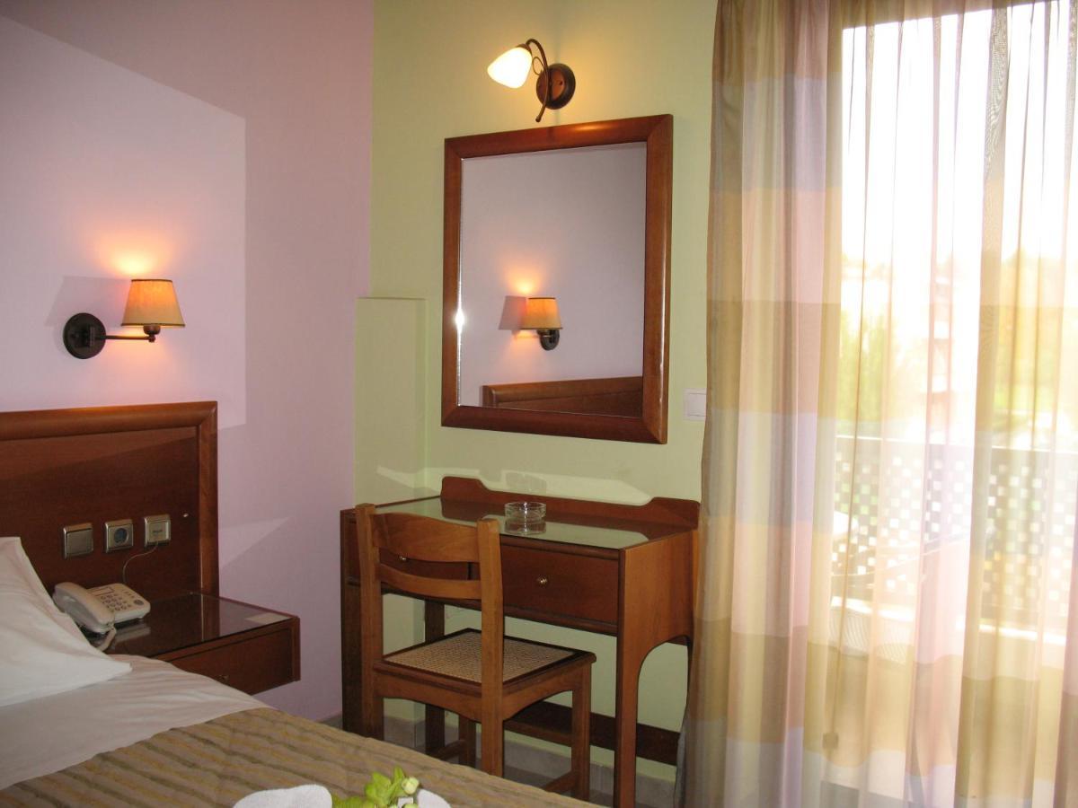 Hotel Prigipikon Suites And Sofites Loutra Ipatis Exterior foto