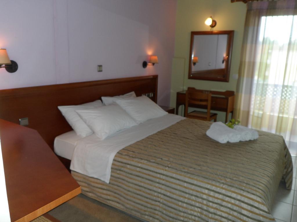 Hotel Prigipikon Suites And Sofites Loutra Ipatis Habitación foto