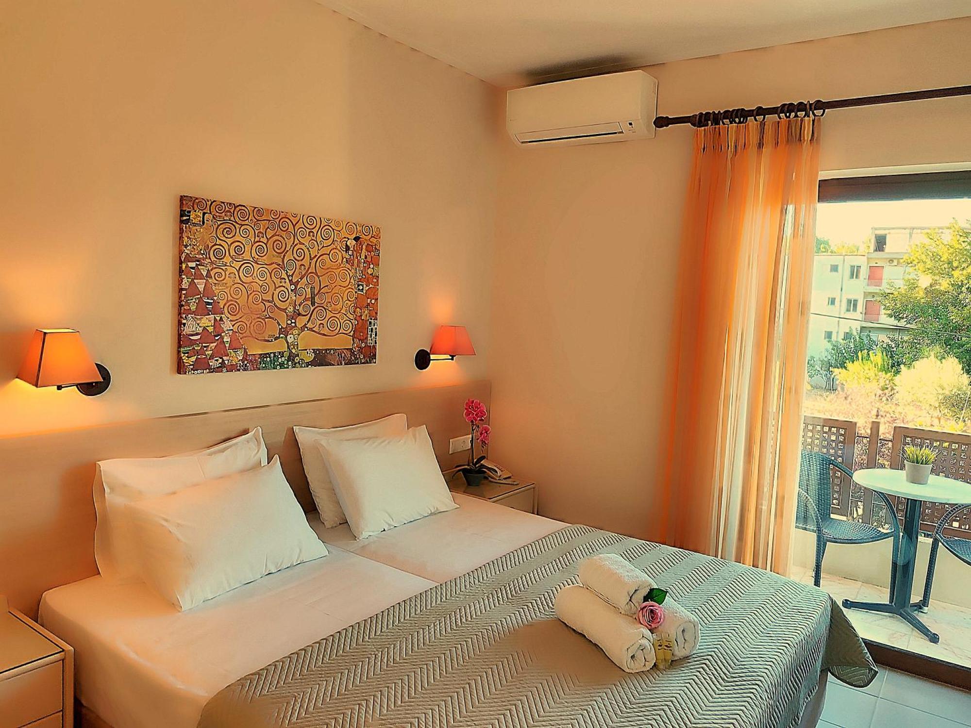 Hotel Prigipikon Suites And Sofites Loutra Ipatis Exterior foto